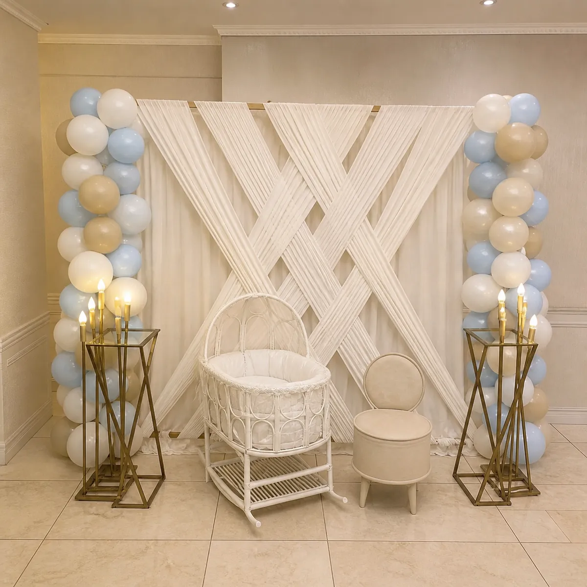 Mavi, beyaz ve şampanya tonlarında baby shower sahnesi